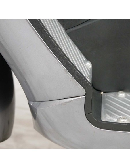 Scooter électrique d'occasion e-jet gris métallisé + top case