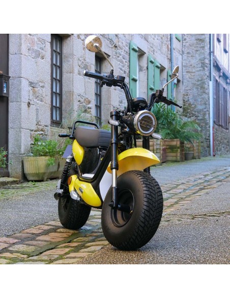 Scooter électrique easy-Watts e-bonsaï coco jaune trois quarts avant droti extérieur