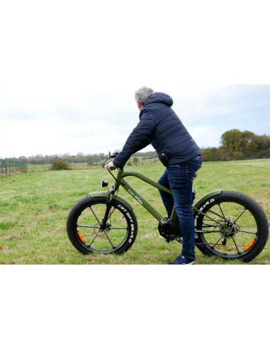 Ce vélo électrique fat bike possède une autonomie de 50 km. C'est un vélo électrique tout terrain.