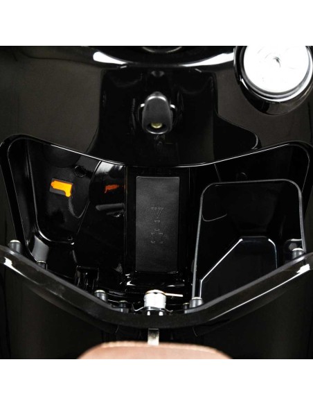 scooter electrique 125 e-presto max noir brillant vide-poche avec prise USB et cache-VIN